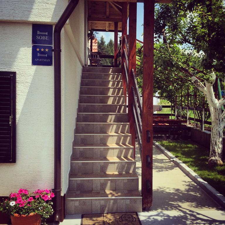 House Leonarda Hotel Грабовац Екстериор снимка